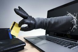 زنی همه موجودی‌اش را داد و فقط یک مانتوی تابستانه خرید