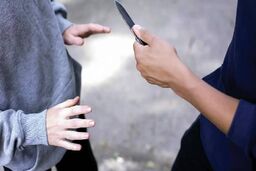 زورگیری از زنان با سلاح سرد