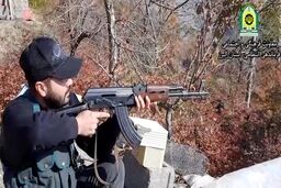فیلم واقعی از درگیری پلیس با قاتل فراری/ قاتل مسلح کشته شد
