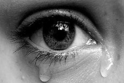 رفتار بی‌رحمانه مرد عیاش با همسرش