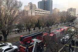 نجات 60 نفر در آتش‌سوزی مهمانپذیر بلوار کشاورز