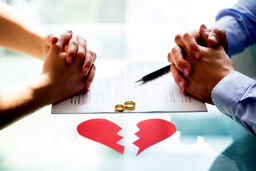 افشای رابطه پنهانی مرد خیانتکار با پیامک زن غریبه