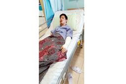 پسر فداکار به دل آتش زد تا حاضر در یک حسینیه را نجات بدهد