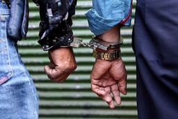 پسر جوان قتل پدرش را گردن همدستش انداخت