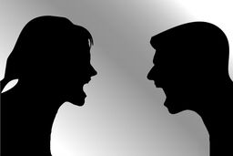 درخواست طلاق از شوهر همیشه بدهکار