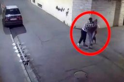 سارق خشن گوشواره: چشمم برای پیدا کردن طلا تیز است