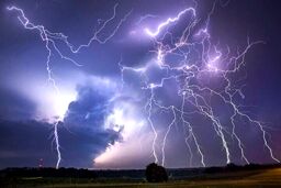 رعدوبرق در این شهر یک فوتی و ۴ مصدوم برجای گذاشت/ جزئیات