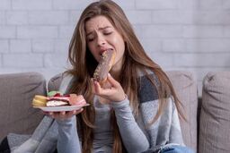 چرا استرس باعث پرخوری می‌شود؟/ غذا یا ابزار بقا؟/ فلسفه «پرخوری عصبی» چیست؟