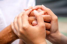 چگونه با دیگران همدلی کنیم؟