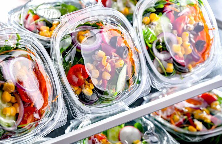 سالادهای آماده؛ وعده‌ای سالم یا تله‌ای میکروبی؟/ شست‌وشوی مجدد سالادهای بسته‌بندی لازم است؟