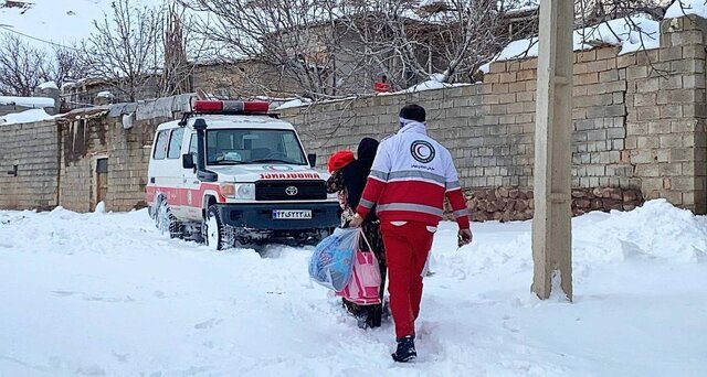انتقال ۵۹ مصدوم و امدادرسانی به ۸۹۴۱ نفر  در برف و کولاک ۱۹ استان