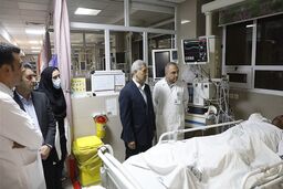 مصدومان واژگونی اتوبوس در فیروزآباد و شیراز تحت درمان هستند