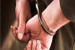 پلیس قاتل مسلح را غافلگیر کرد