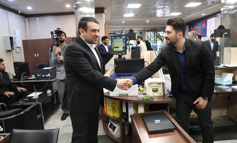 بازدید نجارزاده از برخی شعب انتقال یافته بانک سابق آینده به بانک ملی ایران/ استمرار بی وقفه خدمات به مردم و تمرکز بر مشتری مداری