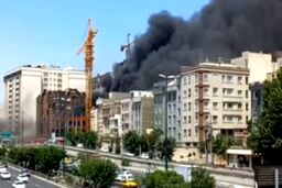 آتش‌سوزی ساختمان در حال ساخت در غرب تهران+ ویدئو و جزئیات