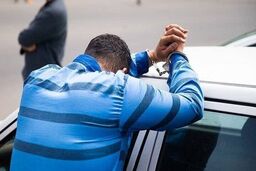 پایان سرقت‌های سریالی لوازم خودرو در ترمینال جنوب/ سارق لاستیک‌قاپ در دام پلیس افتاد