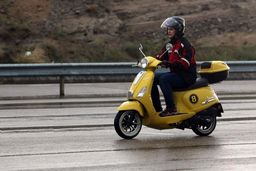 نماینده مجلس: اجازه نمی‌دهم دخترم، همسرم یا خواهرم سوار موتور دوچرخ شوند