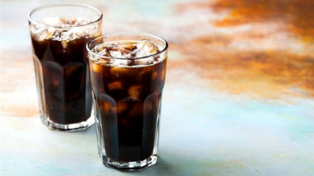 به این دلایل باید نوشابه‌های سیاه را کنار بگذارید