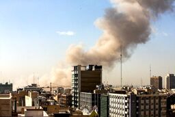 علت مشاهده نور آبی یا سبز بعد از بمباران چیست