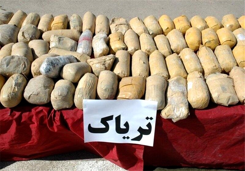 پایان فرار قاچاقچیان در اتوبان نواب؛ ۱۰ کیلو تریاک کشف شد